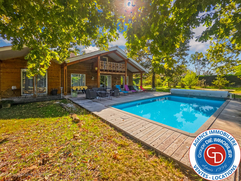 Maison - 184 m² - 8 pièces