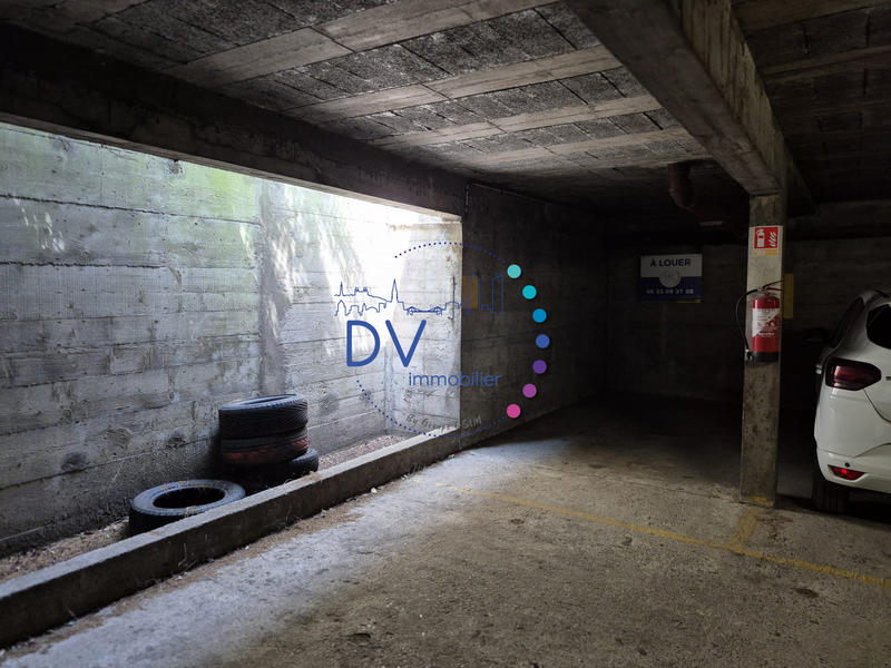 Parking / Garage - 11 m²