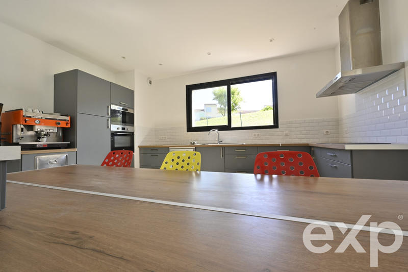 Maison - 202 m² - 5 pièces