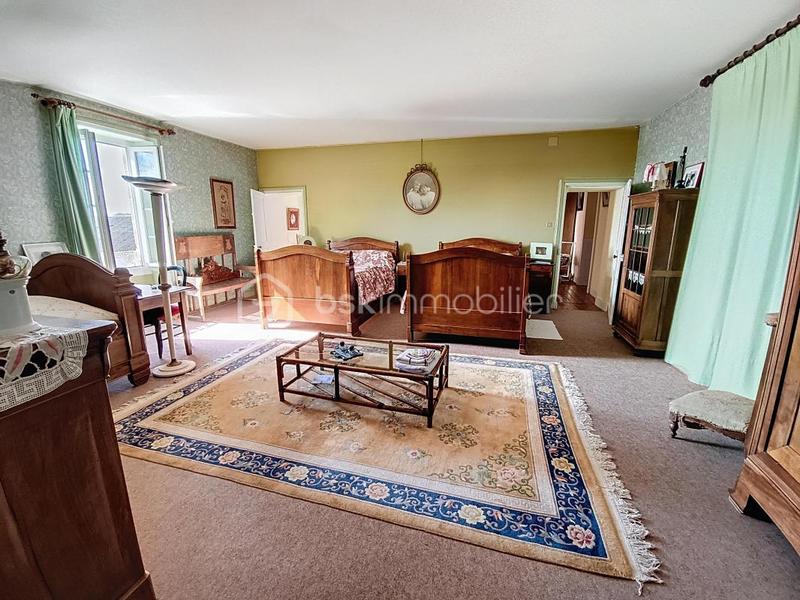 Demeure - 250 m² - 8 pièces