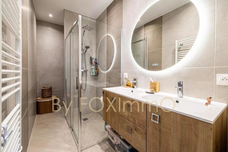 Maison - 330 m² - 9 pièces