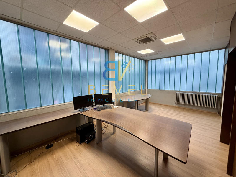 Local commercial - 111 m²