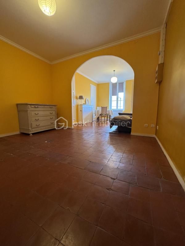 Studio - 85 m² - 4 pièces