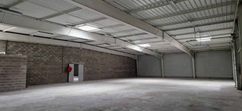 Local commercial - 2 268 m² - 3 pièces