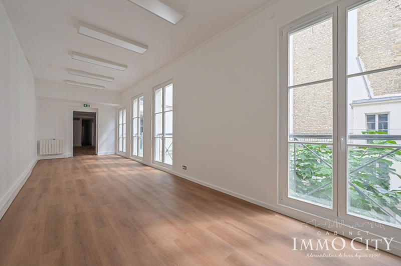 Bureau - 150 m² - 6 pièces