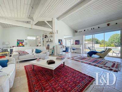 Maison - 203 m² - 6 pièces