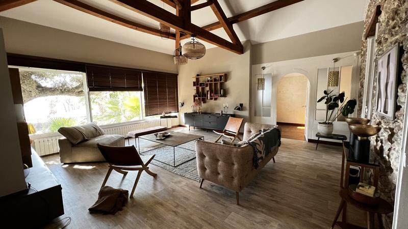 Maison - 215 m² - 5 pièces