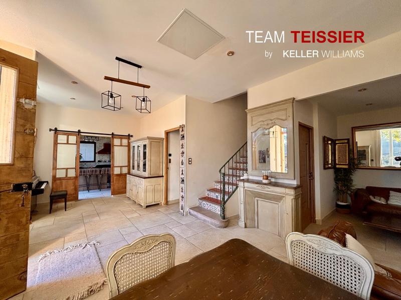 Maison - 210 m² - 8 pièces