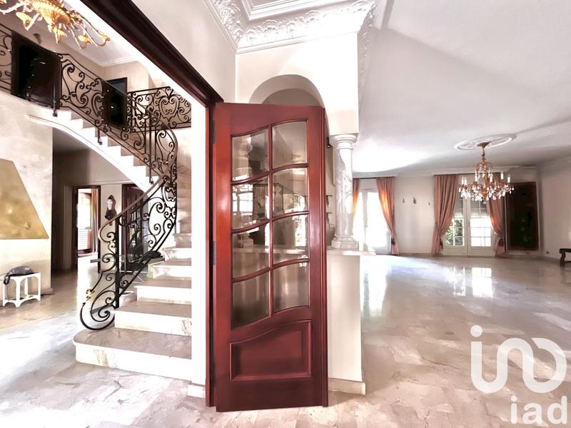Maison - 334 m² - 9 pièces