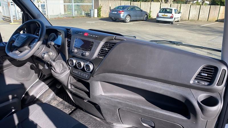 Iveco Daily Vu 2.3 d 136 L2h2 35s14 - 3 places