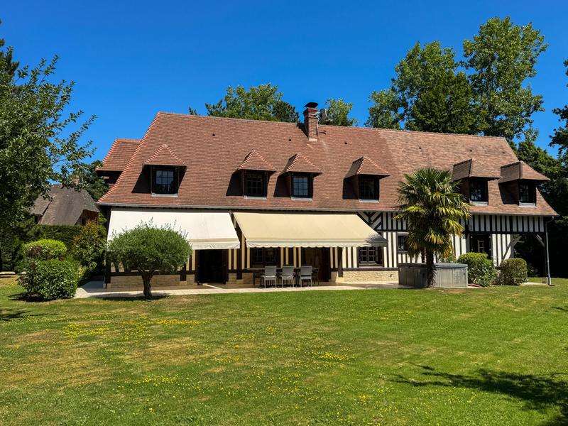 Maison - 238 m² - 9 pièces