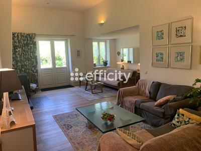 Maison - 220 m² - 7 pièces