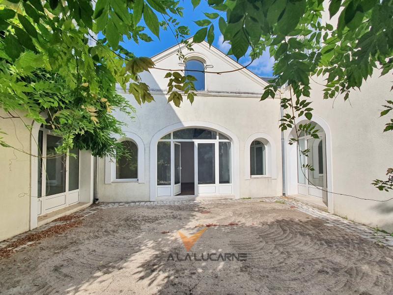 Propriété - 256 m² - 6 pièces