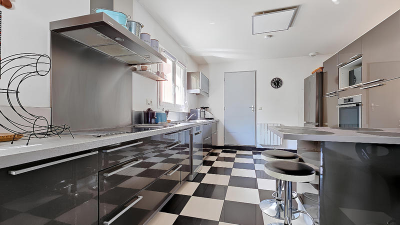 Maison - 147 m² - 7 pièces