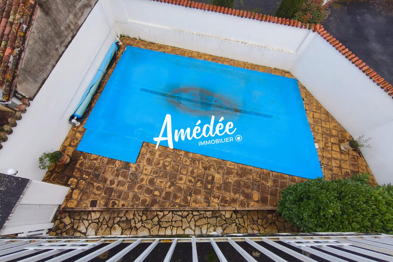 Maison ancienne - 304 m² - 11 pièces