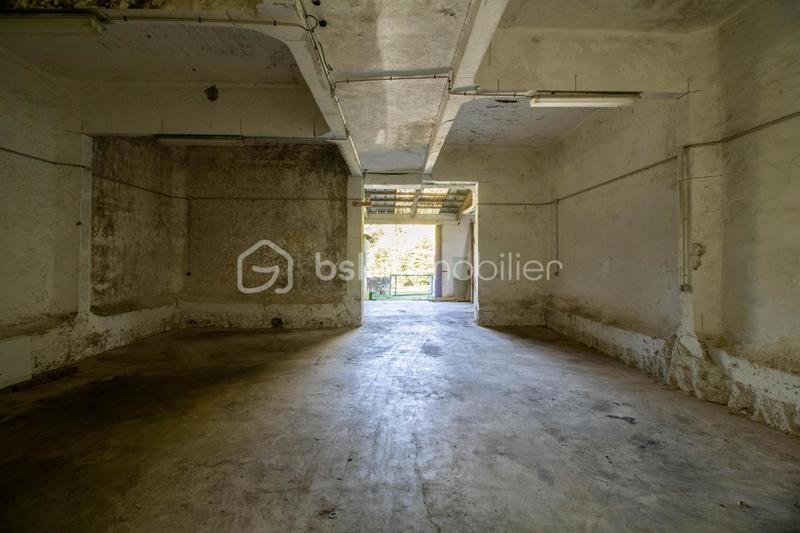 Grange - 303 m² - 1 pièce