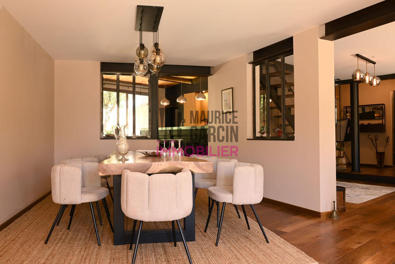 Maison - 200 m² - 8 pièces