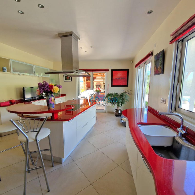 Maison - 220 m² - 9 pièces