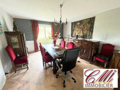 Maison - 217 m² - 8 pièces