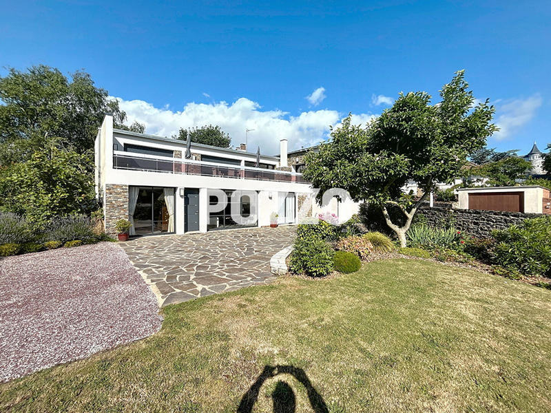 Maison - 286 m² - 7 pièces