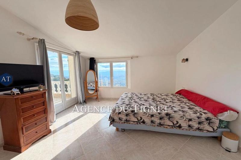 Maison traditionnelle - 216 m² - 6 pièces