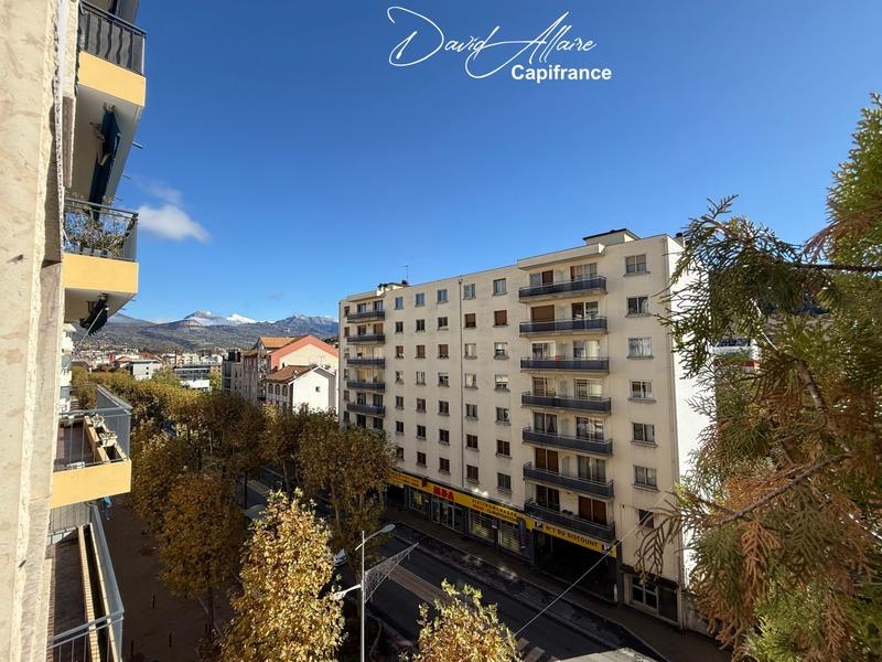 Appartement - 81 m² - 3 pièces