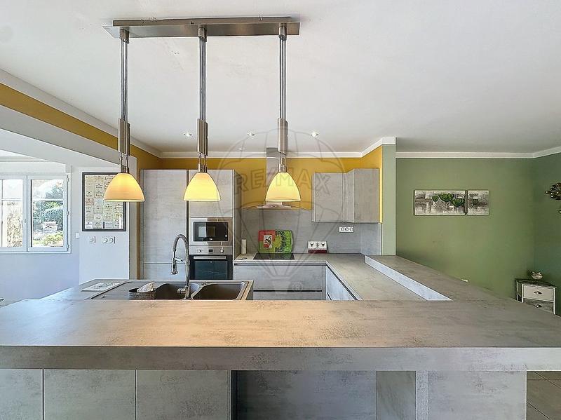 Mas - 300 m² - 12 pièces