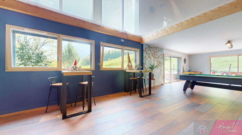 Maison - 382 m² - 14 pièces