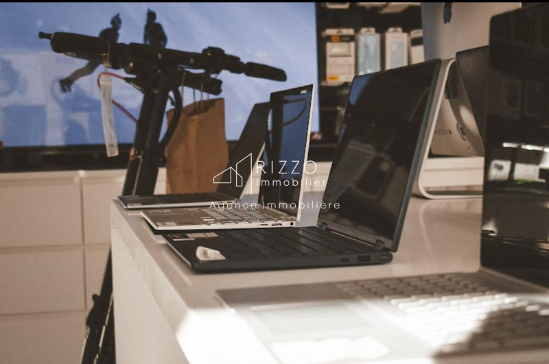 Fonds de commerce - Magasins - 55 m²