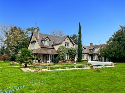 Maison - 252 m² - 10 pièces