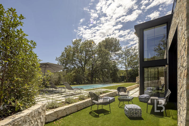 Maison - 300 m² - 7 pièces