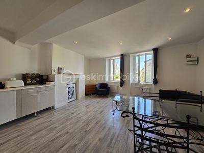 Immeuble - 85 m² - 3 pièces