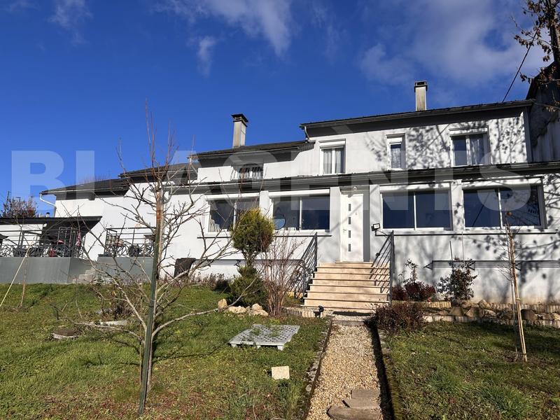 Maison de ville - 141 m² - 8 pièces