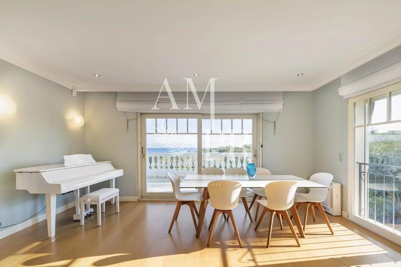 Villa - 257 m² - 4 pièces