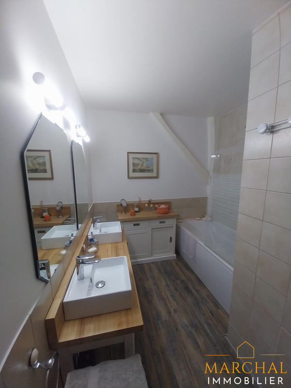 Maison - 207 m² - 7 pièces