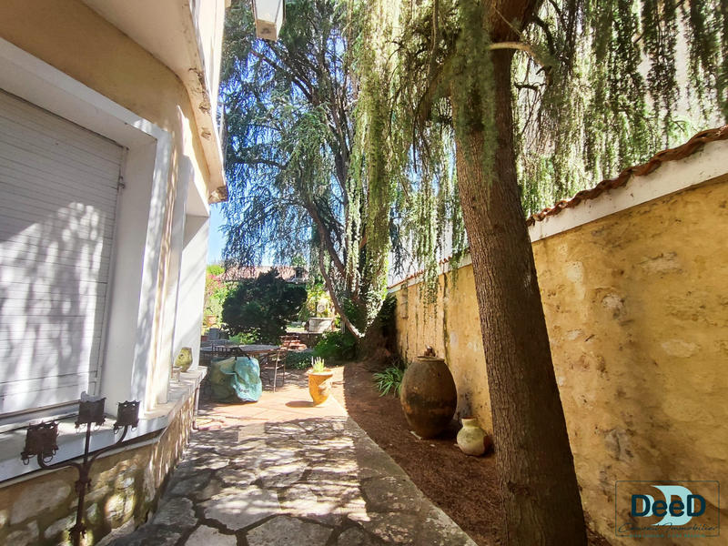 Maison - 366 m² - 9 pièces