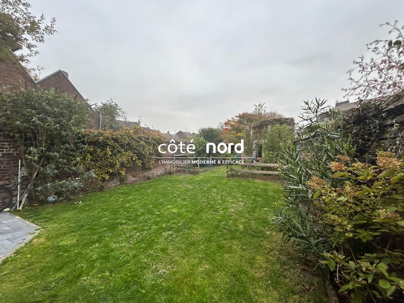 Maison - 216 m² - 10 pièces