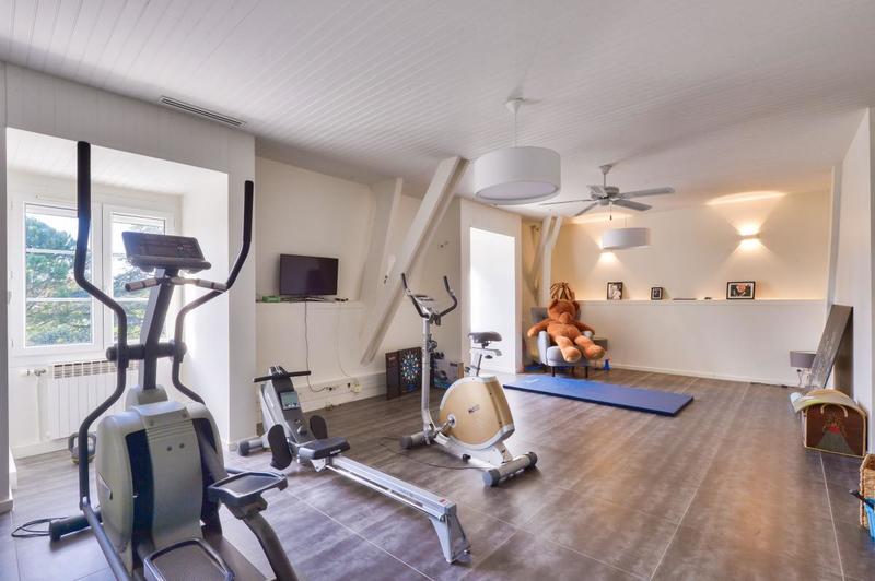 Maison - 285 m² - 6 pièces