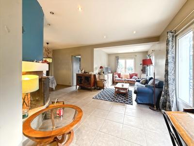 Maison - 137 m² - 9 pièces