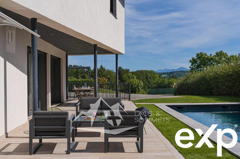 Villa - 243 m² - 9 pièces