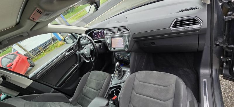 Volkswagen Tiguan 2.0 Tdi 150 Dsg7 Carat attelage toit pano camera pack luxe