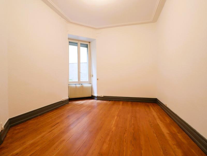 Local d'activités - 100 m² - 5 pièces