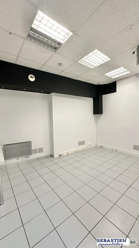 Local commercial - 76 m² - 6 pièces