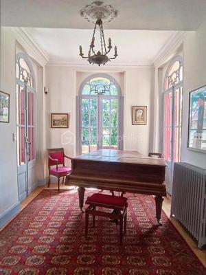 Hôtel particulier - 210 m² - 7 pièces