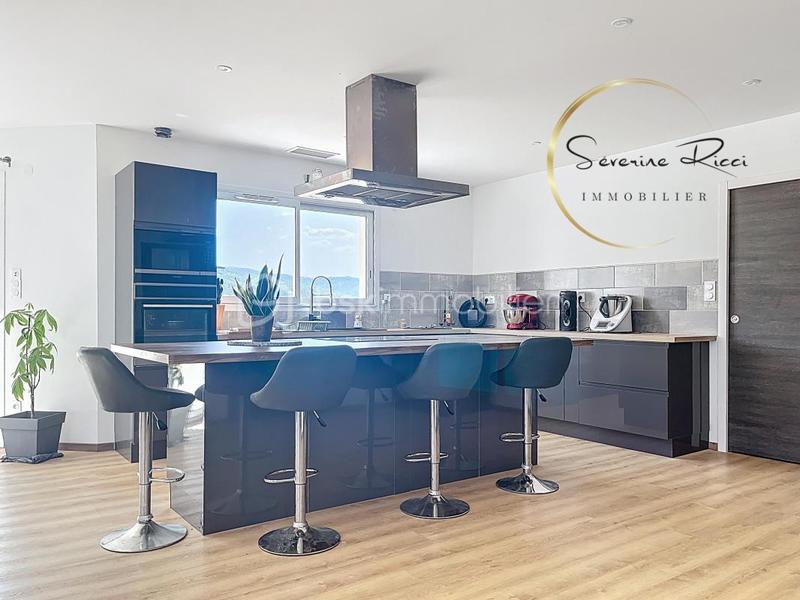 Villa - 181 m² - 6 pièces