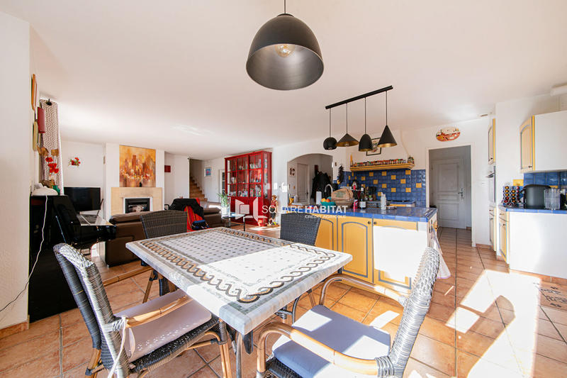 Maison - 318 m² - 9 pièces