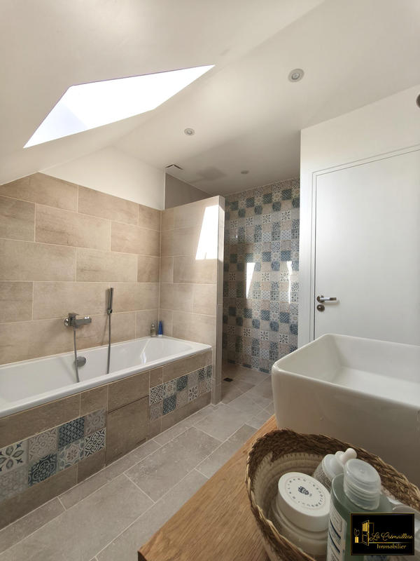 Maison contemporaine - 216 m² - 8 pièces