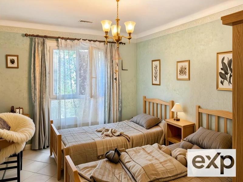 Maison - 92 m² - 5 pièces