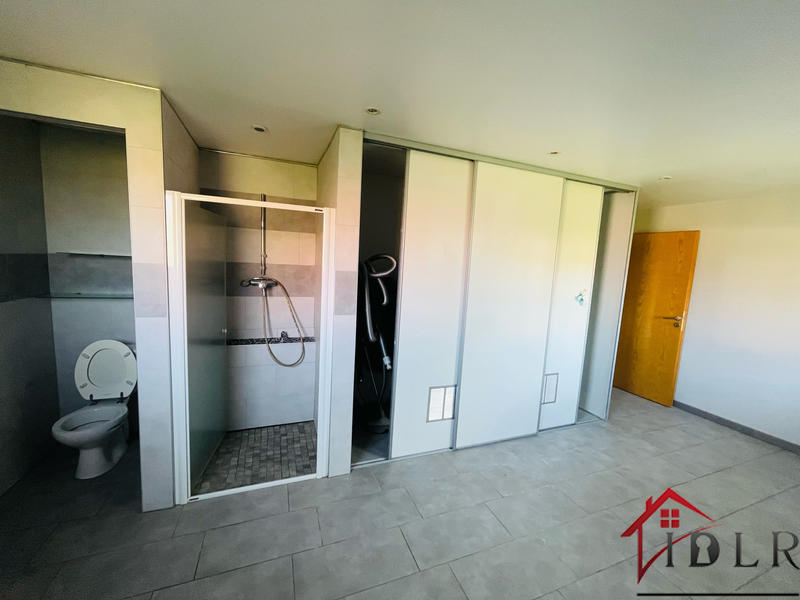 Maison - 240 m² - 7 pièces