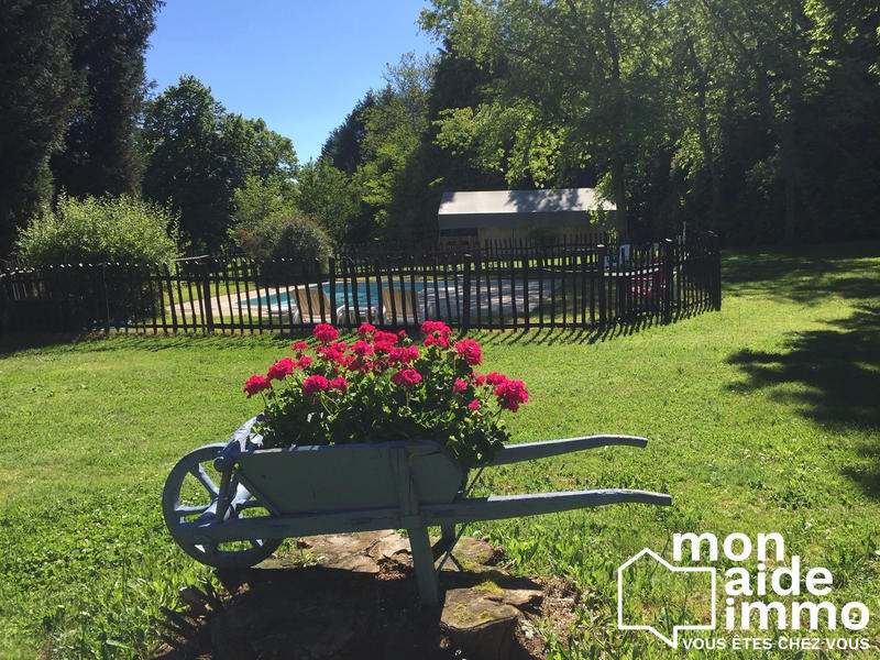 Maison - 340 m² - 15 pièces